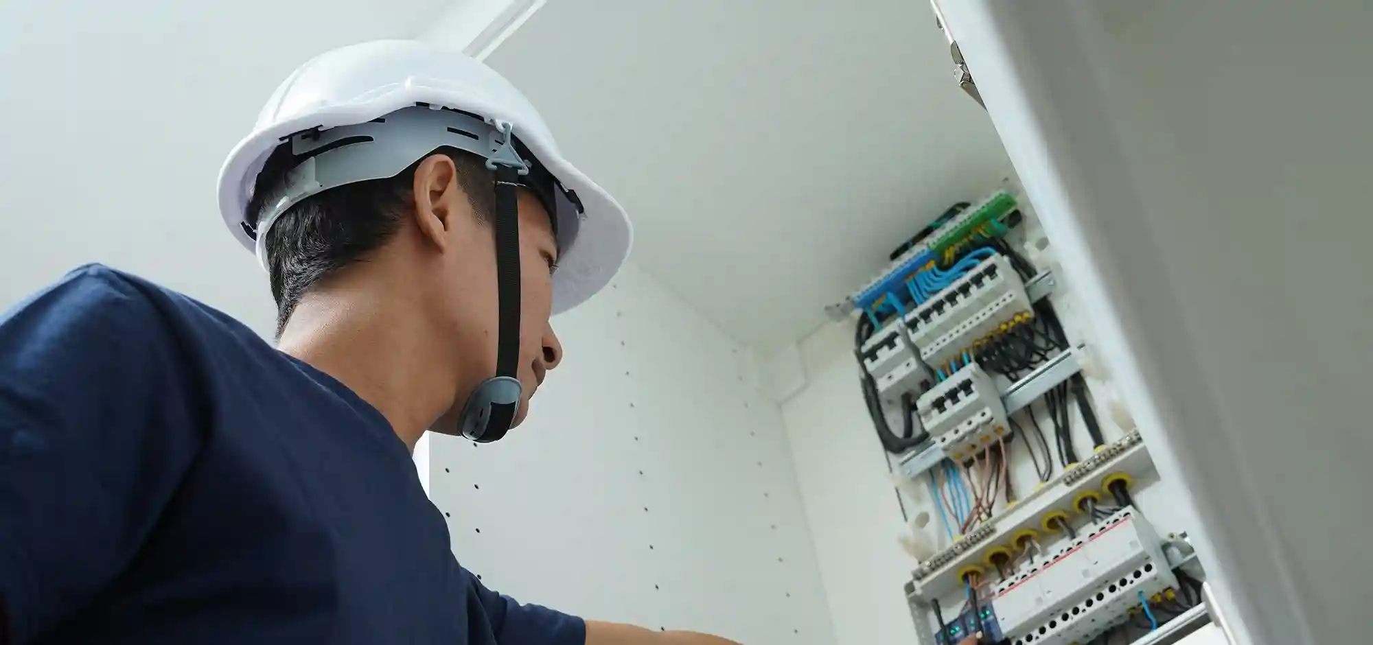 service_0002_electrician-working-checking-switchboard-with-fuses